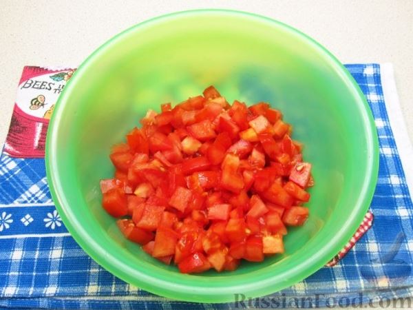 Салат из помидоров и фасоли