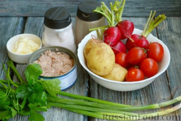 Салат с тунцом, редисом, картофелем и помидорами