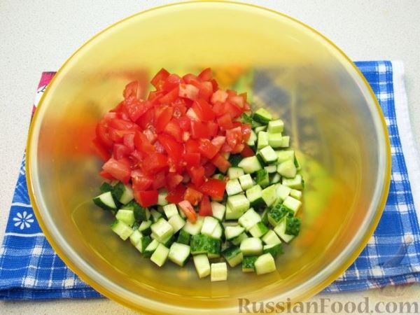 Салат из огурцов и помидоров, с мятой и лаймом
